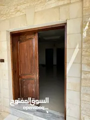  3 بيت طابق اول مع السطح للبيع- مدخل مستقل-اطلالة مميزة-  السلط ضاحية الزهور