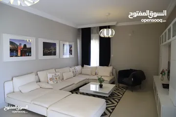  4 تملك فيلا العمر في ضاحية الأندلسية