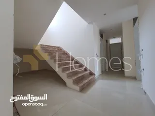  3 شقة دوبلكس طابقية مع مسبح للبيع في الظهير بمساحة بناء اجمالية 440م