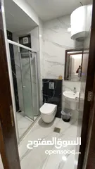  10 شقه مفروشه خمس نجوم طابق ارضي مع ترس بلقرب لجميع الخدمات صيداليه سوبر ماركت جيم مقهي حديقه موقع مميز