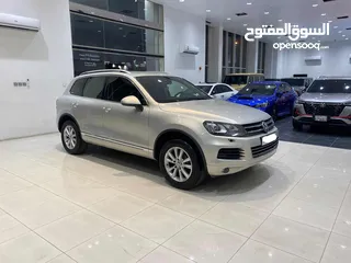  1 Volkswagen Touareg 2014 (Gold)