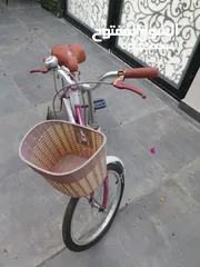  1 دراجه أطفال ورديه