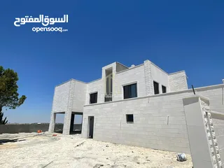  5 في أجمل مناطق ناعور فيلا للبيع بسعر مغري وتشطيبات مميزة/ ref 4099