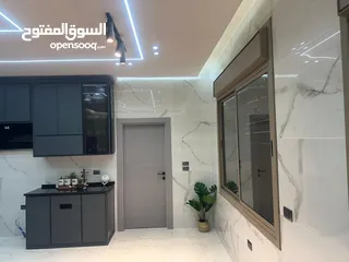  6 بيت مستقل مساحه البناء صافي175متر البناء الفعلي 240م // تشطيب سوبر ديلوكس، منطقة هادئه ومطله وجميله.