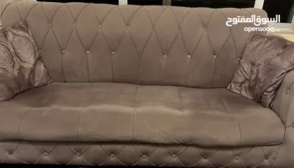  4 طقم كنب ( كنبايات ) قماش مخمل مشدود لا يحتاج للتوضيب باللونين اللؤلؤي والبنفسجي الفاتح