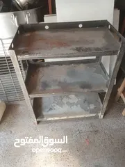  21 معدات مطعم متنوعه مستخدم نظيف للبيع اغلب المعدات جديده ولم يتم استخدامها وبحاله ممتازه والسعر مغري