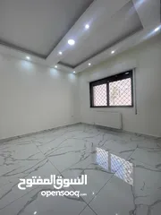 4 شقه ارضيه 175م وحديقه 250م من المالك مباشره تلاع العلي خلدا