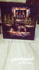  17 لوحات  رسم زيتي.. وتطريز