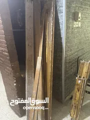  10 شبابيك الألمنيوم + أبواب خشب للبيع بحال الوكاله