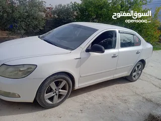 3 سكودا رمش للبيع لون ابيض