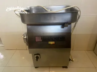  2 مكينة فرم لحمة عدد 2 للبيع