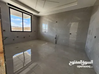  13 شقة أرضية مميزة في عبدون للبيع بموقع حيوي   الرقم المرجعي : 14199