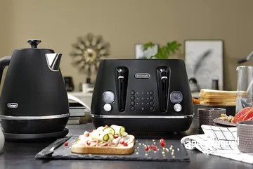  2 De'Longhi Distinta X  Designer 4 Slice Toaster