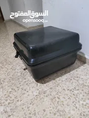  2 صندوق دلفري 200 ش مستعمل بحالة ممتازه مع قاعده حديد لحمايته من الأوزان الثقيله، الاتصال واتس اب فقط