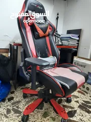  1 كرسي جيميع مستعمل الكرسي صارله عندي سنه حديده ماشالله عليه قوي بس بده وجه