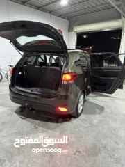  4 كيا كارينز 2016