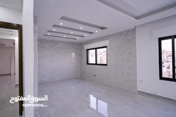  8 شقة طابق اول مساحة 200م في شفا بدران الكوم قرب سلاله مول