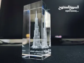  7 مجسم برج خليفة منحوت بالليزر داخل مكعب زجاجي 3D