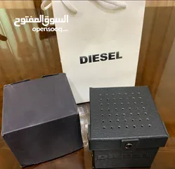  7 ساعة ديزل Mr daddy DZ7313 أصليه لون اسود بحالة الوكاله جديده للبيع