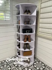  1 خزانة دوّارة بتلف 360 درجة كاملة، تصميم عصري فاخر بلمعة أنيقة وتفاصيل مرتّبة بتخلي أي زاوية بالبيت