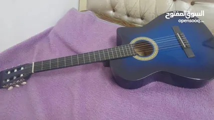  1 جيتار  كلاسيك جديد  للبيع