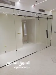  12 تركيب السيكوريت والمرايا وجميع أعمال الزجاج والألمنيوم بجودة عالية"