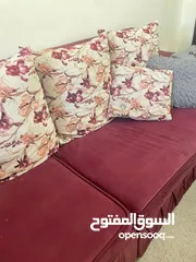  4 طقم كورنا  و طاولة وسط وطاولة شاشه