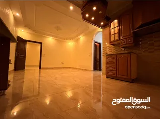  5 شقه‎ فارغه للبيع او للايجار سنوي في مرج الحمام شارع الامير محمد بجانب مسجد الربوه