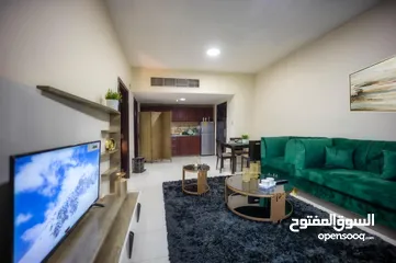  2 غرفه وصاله مفروش فرش نظيف للايجار الشهري علي كورنيش عجمان