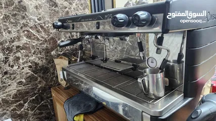  1 ماكينة قهوة اسبرسو و مطحنة نوع CIMBALI