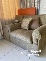  4 طقم كتب 8 مقاعد مع طاولة منتصف مستخدم بحالة جيدة .. ممكن يركب على شكل L..  لغرفة المعيشة او الصالة
