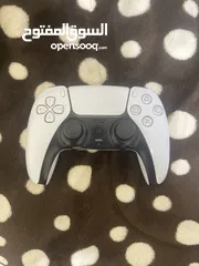  5 جهاز بليستيشن فايف(ps5) بحالة ممتازة  استخدام خفيف  نسخة الديسك(cd edition)  مع يد.