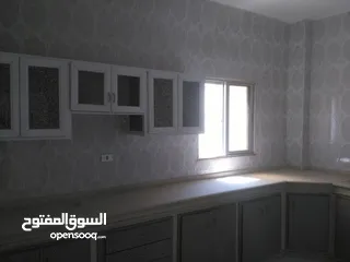  11 شقة نظيفة طابق اول في أبو علندا