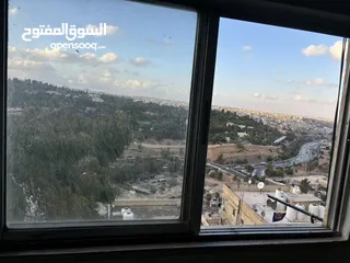  17 شقة ذات إطلالة بانورامية للإيجار في جبل التاج