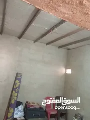  4 منزل في أم درمان الحاره 67 الأم مساحته 130 متر يفتح في ميدان فيهو سور خارجي متصل بالبيت 3 غرف وصالون