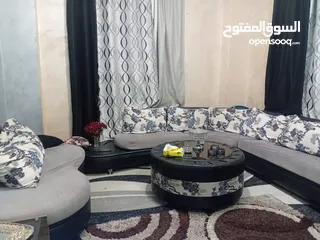  5 كونر تفصيل مو تجاري. حجم كبير مع طاوله