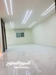  3 بيت شبه فيلا متلاصقه للبيع