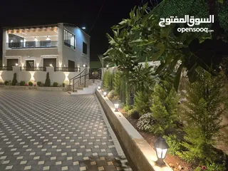  26 فيلة طابقين رائعة وفخمة جدا جدا مع العفش الفاخر وموقع خلاب واطلالة رائعة