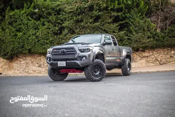  17 تويوتا تاكوما 2017  كابينة و نص مميز غيار عادي 4x4   بحالة ممتازة من المالك.