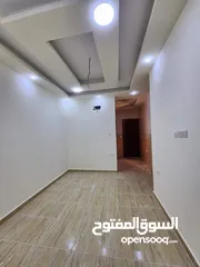 3 شقه جديده طابق ثالث مع غرفه علي السطح