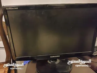  2 شاشات سامسونج 18 بوصة عدد 5 للبيع