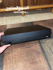  4 Xbox one x استعمال خفيف مع العاب