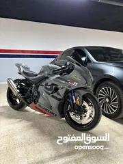 2 Suzuki GSXR1000R