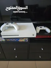  1 Xbox One S one TB storage and free games