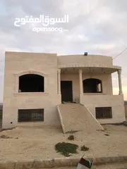  1 بيت طابقين للبيع اجمل مناطق مادبا موقع هادي لمحبين الراحة للبيع بداعي السفر بسعر مغري