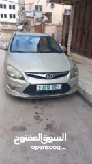  4 هونداي i30 بوضع الشركة