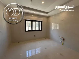  2 شقق أرضية وطوابق مختلفة وأخير مع روف جديدة للبيع الشميساني مساحات 165م & 245م بأسعار مميز جداً امكان