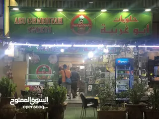  1 محل حلويات كامل في العقبة للبيع بخلو  ايجار منخفض وسط البلد دخلة علي بابا