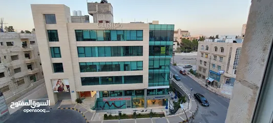  10 مكتب يصلح عياده للايجار بمساحه 70 متر، جبل عمان بجانب مستشفى فرح وبالقرب من مستشفى عبدالهادي