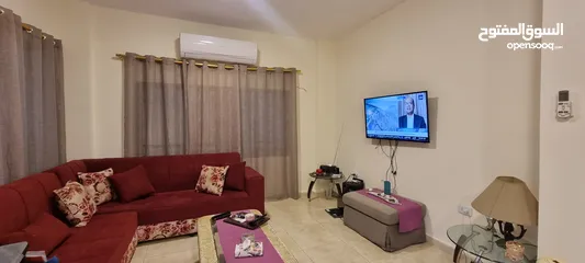  14 منزل مع مسبح وكراج للبيع